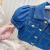 Kläduppsättningar småbarn tjejkläder flickor koreansk kortärmad söt denim kostym 2022 sommar barn fashionabla kappa kjol tvådelar set