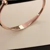 Design Bracciale dorato Bracciale da donna Stilista Luxurys Bracciali Lettere classiche Argento Oro rosa Marchi Gioielli Tre colori