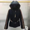 Damen Daunenparkas Designer Damenjacke Klassische Prakas Wintermode Mäntel mit Hutgürtel Buchstabenmuster Hochwertige Oberbekleidung UU2J