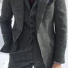 メンズスーツブレザーグレーウールツイードウィンターメンズスーツフォーマンフォーマルグルームタキシードヘリンボーン男性ファッション3ピースジャケットベストパンツタイ221202