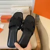 Med dammväska designer sandaler lyxiga tofflor kvinnor glider lägenheter skor äkta läder sandal sommar flip flops sneaker strand mule pool glidpart