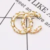 Spilla nuova moda piena di diamanti Personalità elegante e versatile temperamento spilla accessori maglione paety oro rosso Perla Diamante scheggia gialla Ottone bianco