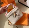 2023 Designers Bolsas de cosméticos Série legal Bolsas de ombro mulheres maquiagem Bolsa de higiene pessoal Crossbody Lady Bolsas