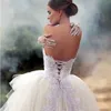 Abito da sposa in tulle senza spalline alto e basso Tulle a strati Puffy A Line Abiti da sposa in pizzo con applicazioni di perline Boho Beach Abiti da fuga Corto davanti Lungo dietro