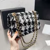 CC Bag French مزدوج رفرف Houndstooth أكياس مبطن تويد أبيض أبيض متعدد محافظ البوتشيت مصمم الجهاز المعدني الذهبي سعة كبيرة للسيدات مع الحقيبة 25