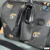 Duffel Bags Mens Weekend Kee Pall Tote Bandouli Bandana Designer Travel Bandouliere Bagage Kepall Bag Män duffle Animal Printing Brand