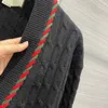 女性セーターズデザイナーカレッジVネックカーディガンコート女性の新しい揚げ生地ツイストリボンルーズセーター2022年xQS3