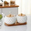 Bouteilles de stockage Pots d'assaisonnement en céramique blanche avec couvercle en bois Salières Fournitures de cuisine Organisateur d'épices Boîte de cuillère Ensemble Boîte à sucre