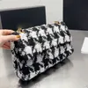 CC Bag French مزدوج رفرف Houndstooth أكياس مبطن تويد أبيض أبيض متعدد محافظ البوتشيت مصمم الجهاز المعدني الذهبي سعة كبيرة للسيدات مع الحقيبة 25