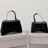 Moda Tasarımcı Tote Çanta Saatli Çanta Kozmetik Tuvalet Çanta Lüks Mektup Toka Cüzdanları SAC Klasik Retro Lady Womens Mini Flep Cross Vücut Çantalar