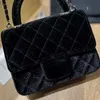 Frauen Luxusdesigner Single Schulterhandtaschen 2023 Neue Mode kleine Diamond Ball Textural Velvet Chain Crossbody Bag Tragbare Tasche Fabrik Direktvertrieb