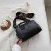 Torba damska nowa moda uniwersalna One Shoulder Messenger wytłoczona litera miękka skórzana przenośna mała kwadratowa torebka Torebka