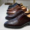 Handgemachte Brogue geschnitzte Schuhe Herren formelle Anzugkleid Schuhe Rindsleder männliche Oxfords Hochzeit Wohnungen