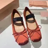 Ballet Flats Designer Shoe Mary Jane schoenen voor vrouwen Satin Ballerina Flats Pumps Zwart Wit Rode Red Blue Girls Dames Glip op Mary Janes Loafers Damese kledingschoenen