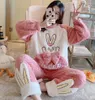 Roupas em casa Winter Manga longa de pijama de flanela quente grossa para mulheres coral Velvet Cartoon Sleepwear rosa kawaii fofo de coelho fofo 221202