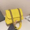 Luxe ontwerpers van dames merk schoudertas 2023 Nieuwe mode textuur gouden riem keten messenger tas multifunctionele draagbare crossbody tassen fabrieks directe verkoop