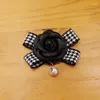 Broşlar Kore Moda Kumaş İnci Camellia Çiçek Bow Broches Kadın Aksesuarları Başkent Kazan Pin Rozeti Broş Mücevher Lüks