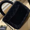 Kadın Lüks Tasarımcıları Tek Omuz Çantaları 2023 Yeni Moda Küçük Elmas Top Dokusal Kadife Zincir Crossbody Çanta Taşınabilir Tote Çanta Fabrika Doğrudan Satış