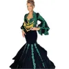 Dubaï Dubaï Black Velvet Sirène Robes de soirée avec des appliques en dentelle verte Flare Long Manches marocaines Kaftan Forme Form Gowns