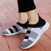 Kl￤nningskor kvinnor vulkaniserade zapatillas mujer stickade sneakers platt blandning f￤rg vulkaniserar casual chaussure femme 221203