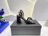 2022 Nuovo motivo pantofole Designer Slifori Slide sandalo in pelle 2 cinghie con fibbie dorate regolate Donne Flop estate hanno dimensioni 35--40aaa