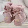 2022 Australië Australian Classic Warm Uggse Dames Mini Half Snow Button Boot AUS U5854 Winter Uggly Volbont Fluffy Fruty Furry Satin Enkle Ugglies Bow Booties Slippers Slippers