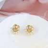 Boucles d'oreilles à clous, bijoux européens et américains, opale brillante tridimensionnelle, marguerite fraîche, fleur blanche, vente en gros