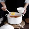 Суп с нормировая керамика простой суп с кастрюлем с покрытием домашней салат фруктовый десерт приправляющий танк кухня кухонная кухонная посуда 221203