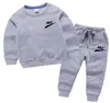 Çocuk Giyim Yürümeye Başlayan Marka Setleri 2022 Sonbahar Spor Takım Elbise Moda Erkek Kız Kapüşonlu Sweatshirt ile Pantolon Kıyafet Takım Elbise Çocuklar Eşofman
