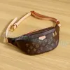 Moda em relevo M43644 Bolsas de cintura Bumbag Couro genuíno Designers de luxo Bolsa de ombro transversal Bolsa de cintura Bolsa de cinto Bolsas de bolso Fanny Pack Bolsas de busto Bum