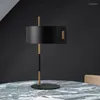 Lampade da tavolo Postmodern Nordic Simple Light Luxury Fashion Lampada Creative Model Room Living Studio Camera da letto Luci da comodino