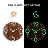 Orologi da parete 12 pollici luminosi silenziosi per cucina soggiorno decorazione bagliore nella notte numeri in legno arte decorazioni per la casa 221203