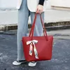 Duffel Bags Fashion Bow Silk Scarf Shoulder Crossbody Bag For Women Casual Travel Handv￤ska Damer Stora kapacitet PU L￤der Shop Totes