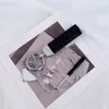 High Qaulity Nyckelringar Klassiska bokst￤ver Black White Silver Buckle Keychain Designers M￤rke Luxury Fahsion Unisex Key Chains Keyrings