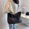 Lüks tasarımcı markaları alışveriş çantaları kadın üçgen etiket su geçirmez eğlence çantası büyük kapasiteli naylon anne tote bayanlar omuz çantası çanta ziyafet