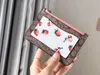카드 소지자 C 가족 클래식 올드 플라워 레이디 작은 딸기 카드 가방 클립 제로 지갑은 운전 면허증을 넣을 수 있습니다.