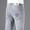 Męskie dżinsy Projektant letni jeansy Koreańskie legginsy Slim Fit cienkie haftowane spodni