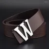 أحزمة عالية الجودة W رسالة Men Men Belt Luxury حقيقية من الجلد العلامة التجارية السلس مشبك سود