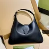 2023 Designer axelväska klaff mjuk hobo totes väskor plånbok handväska dubbla bokstäver solida hasp kvinnor lyx halv måne handväskor medium 39 cm fodral