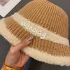 Designer de luxe Automne et hiver Paris Nouveau pur coton chaud chapeau de pêcheur couleur unie à la mode chapeaux de seau mignon look jeune petit