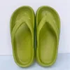 Tofflor 2022 flip flops grossist sommar casual thong utomhus strand sandaler eva platt komfortskor
