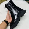 2022 Nya Half Boots Martin Designer Luxury Waterproof Rubber ￤kta kalvskinn mjuka midsolskor Skor g￶r att benen ser smalare storlek 34-40