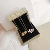 Designer Bracelets De Luxe VAN Clover Charms Amour Designer Collier pour Femmes Or 18K Mignon Coccinelle 3 Feuille Rouge Bracelet Ongles Pendentif Colliers Jewelry8747402