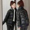 Parkas en duvet pour femmes femme visage lumineux veste rembourrée Style court femmes Version hiver de pain en vrac 221205