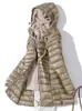 女性のダウンパーカスウーマンダックジャケット秋の冬冬のウルトラライトフード付き女性コートポータブル長いパフパフのオーバーコート5xl 6xl 7xl 221205