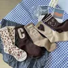 Socken Kaffee Farbe umarmt Bär Frauen alle Arten von süßen Buchstaben lange Röhre Freizeit