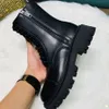 2022 Nya Half Boots Martin Designer Luxury Waterproof Rubber ￤kta kalvskinn mjuka midsolskor Skor g￶r att benen ser smalare storlek 34-40