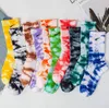 12 färger designer slipsfärgade strumpor tillbehör håller varm gata-stil tryckt bomull långa strumpor för män kvinnor knä hög socka wit268c