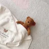 Koce pieluszki haftowane niedźwiedź dziecko płaszcz zimowy pokrowiec na wózek wiatroszczelny maluch ciepła kołdra niemowlę Nap znosić 221205