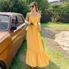 Повседневные платья Женщины длинное желтое платье летняя одежда 2022 года. Элегантная без спинка макси -корейское пляжное каникул.
